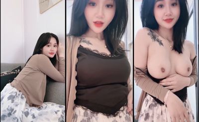[Siêu Phẩm] Em gái ngây thơ show lần đầu liên tục gào lên gọi chị cầu cứu vì không biết show như thế nào . Nhìn em nó ngại đỏ cả mặt mà cửng hết buồi